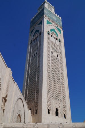 The minaret from close up - 650+ feet tall with intricate tilework all along its length. There's a laser at the top that points toward Mecca.