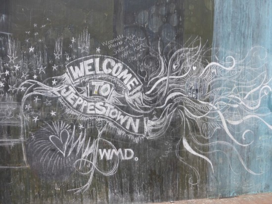 On almost all of the buildings on the way to the market we found great street art.
