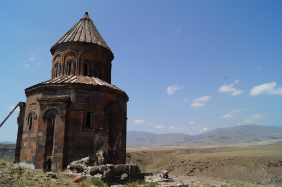Blue skies, few clouds, and ruins. Awesome.